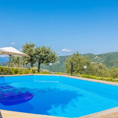 Alta | Striking villa in a Tuscan hilltop castle