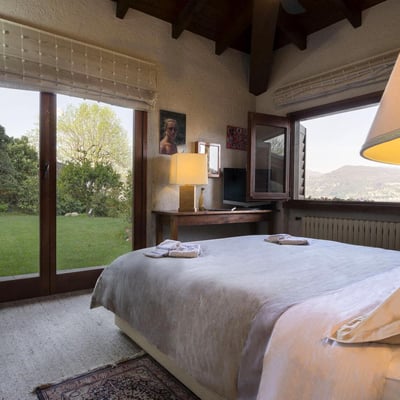 Ispirata | Modernist villa with a private beach on Lake Maggiore