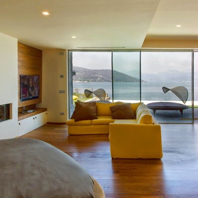 Ispirata | Modernist villa with a private beach on Lake Maggiore