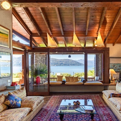 Ispirata | Modernist villa with a private beach on Lake Maggiore