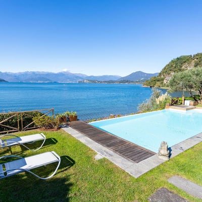 Ispirata | Modernist villa with a private beach on Lake Maggiore