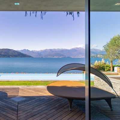Ispirata | Modernist villa with a private beach on Lake Maggiore