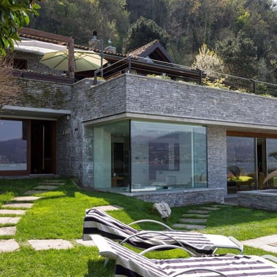 Ispirata | Modernist villa with a private beach on Lake Maggiore