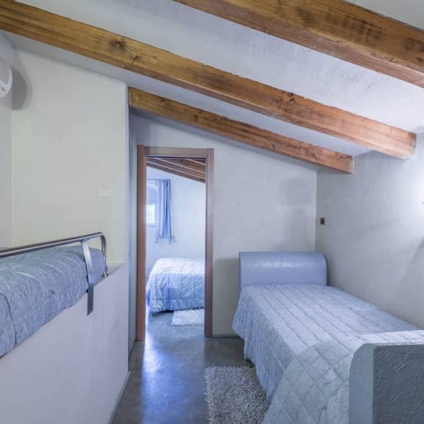 Two singles are in a connecting room between a double and its en-suites.