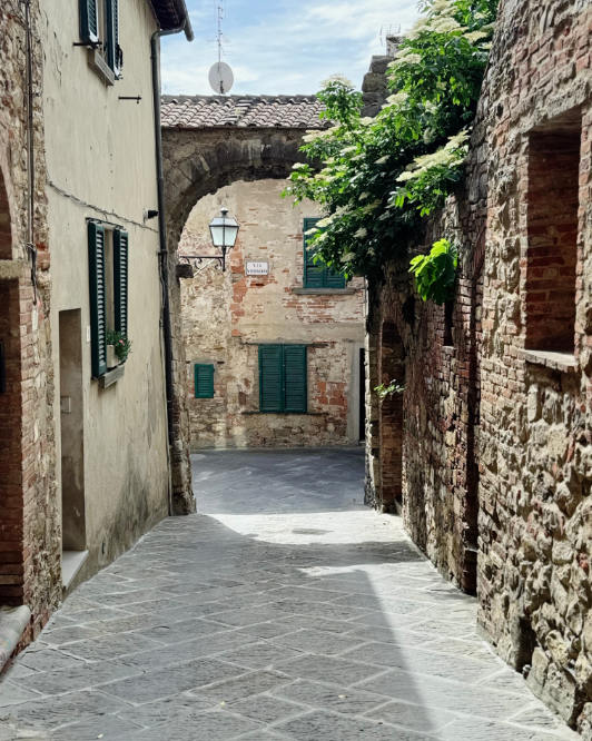 lucignano-alley