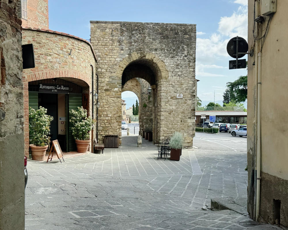 lucignano-porta
