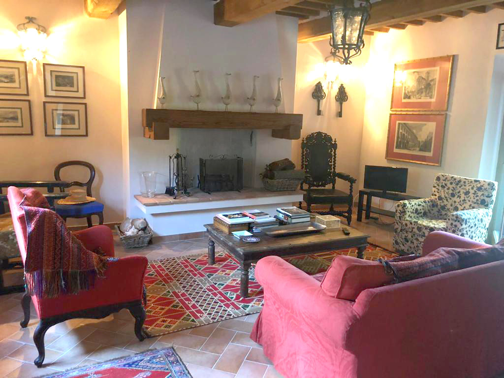 Villa di Mezzo's warm living room is perfect for winter stays villa-di-mezzo-living