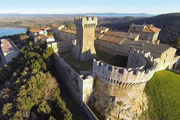 Modern day Populonia enjoys sweeping views of the gulf below