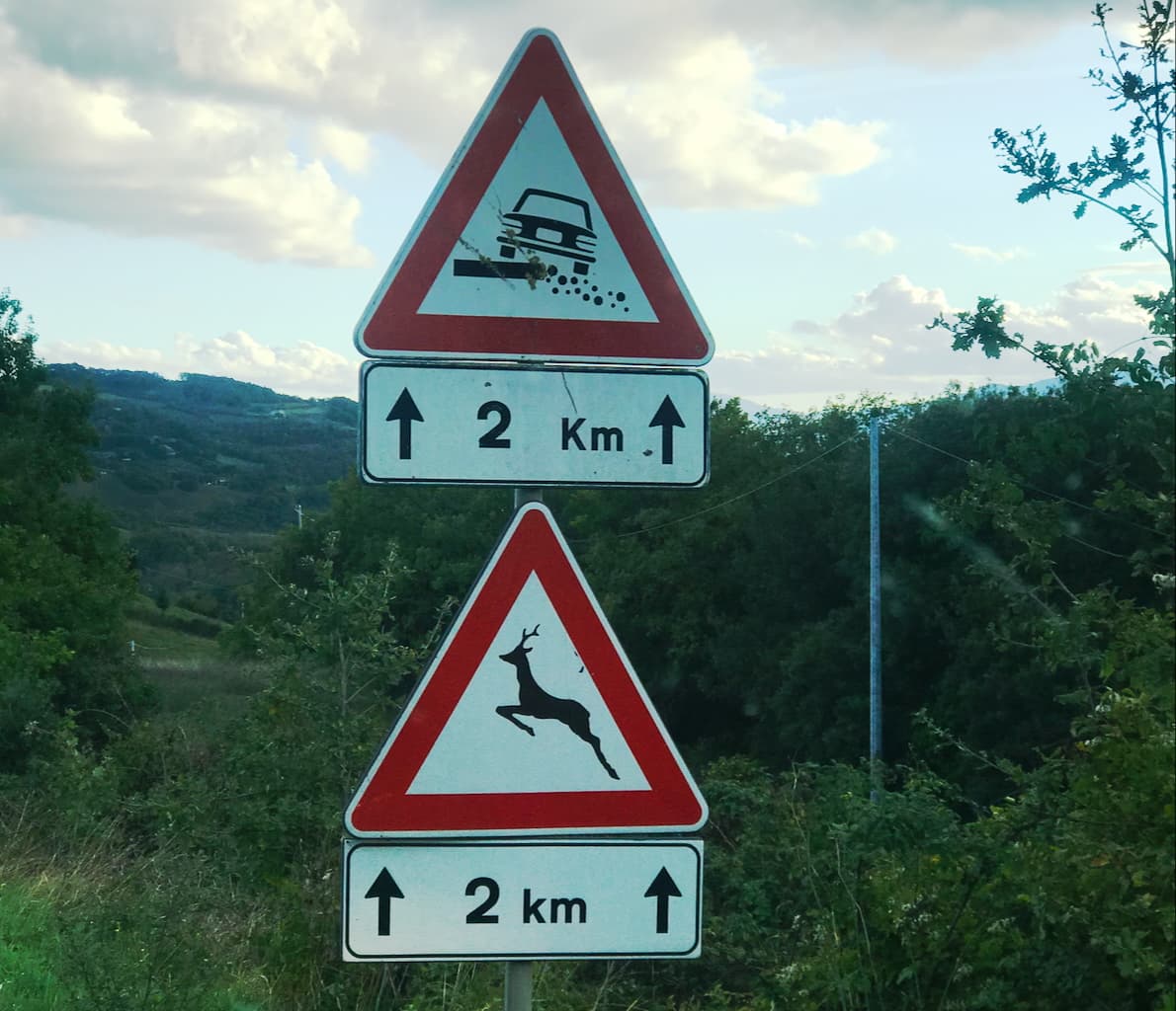 deer-jump-italian-road-sign
