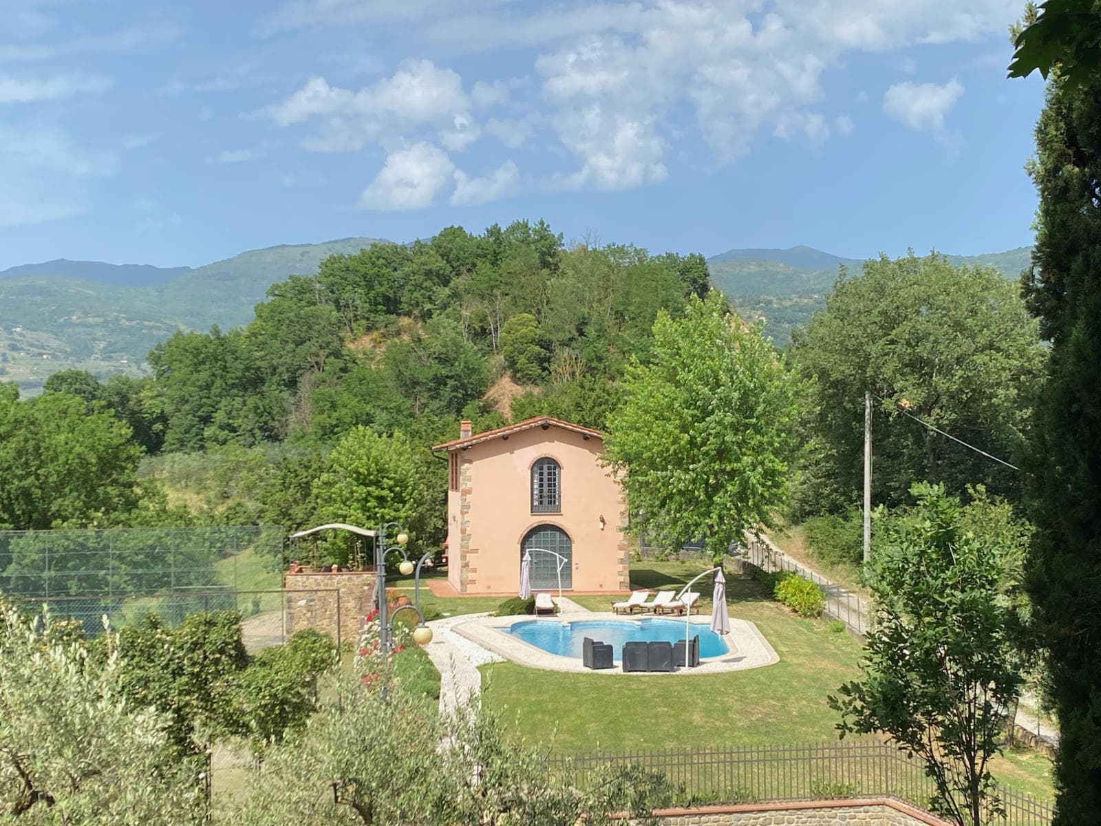 tennis-court-villa-for-couples