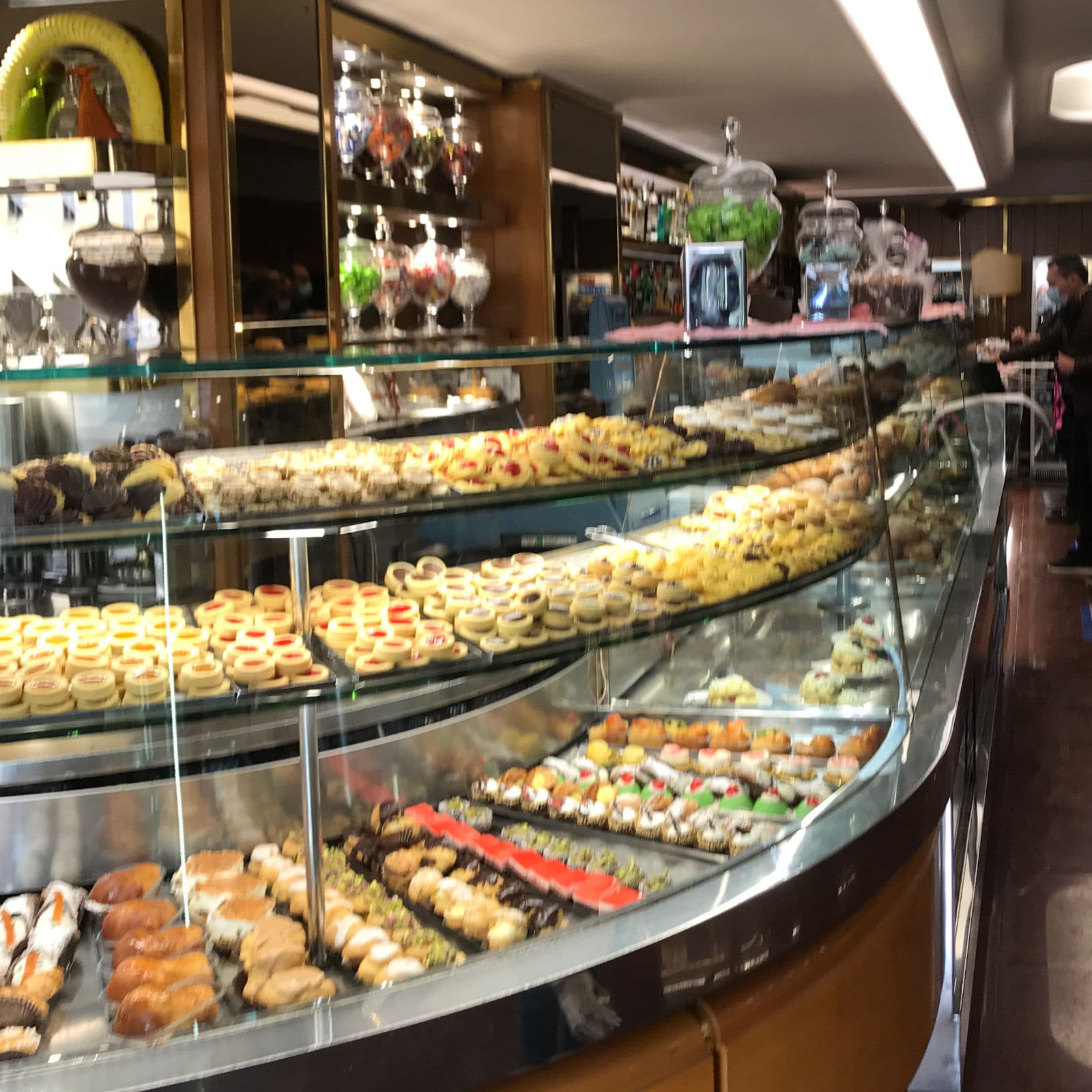 cakes-fit-for-villanelle